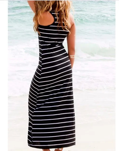 Vestido maxi de playa a rayas | The Sophisticated Shoppers