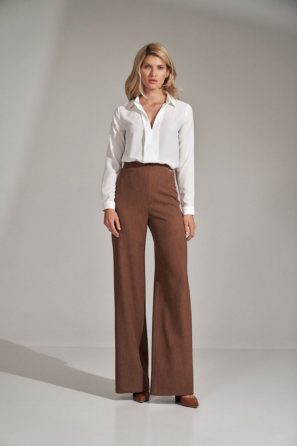 Timeless Chic: High-Rise Brown Bell-Bottom Trousers