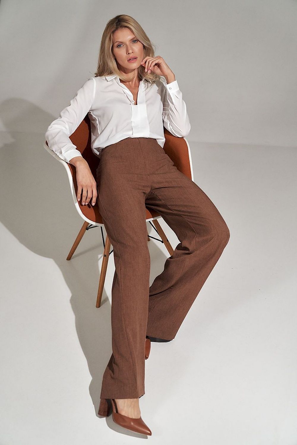Timeless Chic: High-Rise Brown Bell-Bottom Trousers