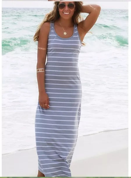 Vestido maxi de playa a rayas | The Sophisticated Shoppers